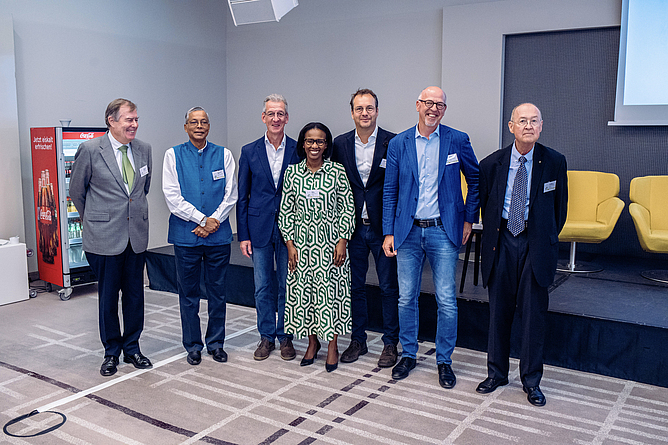 Breakout Session "Schulung und Bewusstseinsbildung" mit Roberto Morrison Yonge (Moderator), Bimal Kanti Sahu, Prof. Dr. Manfred Helmus, Marie Diallo, Jens-Uwe Lutz, Philippe Villain und Dr. Mark Füllemann (v. l. n. r.)