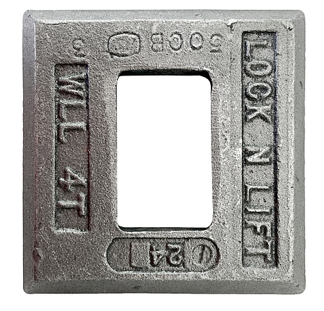 Das zweiteilige LOCK-N-Lift-System zum Transport von Stahlplatten besteht aus einer „Adapterplatte“ und einem entsprechend geformten „Lifter-Tool“: Wurde die Adapterplatte in die Platte eingeschweißt, wird anschließend das Lifter-Tool durch sie hindurch eingefädelt und rastet ein. 