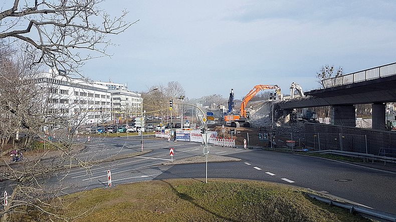 Abbruch der ersten Fahrbahn Potsdamer Hochstraßenbrücke