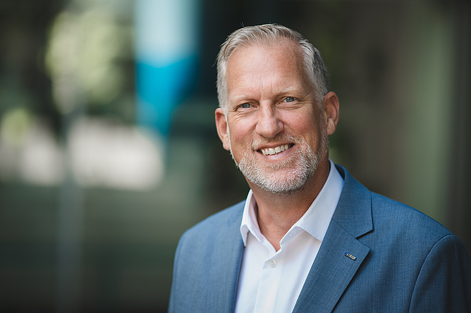 Portraitfoto von Herrn Björn Kass, Präventionsleiter der BG BAU.