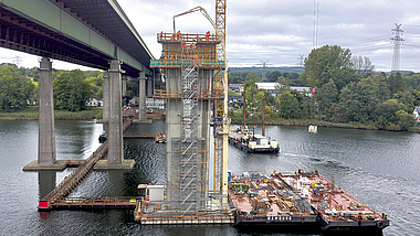 Baustelle der Rader Hochbrücke (A7)  über den Nord-Ostsee-Kanal.