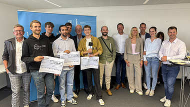 Preisverleihung „Building outside the box“ 2025 Gruppenbild der Preisträger und der Jury des Preises „Building outside the box“ 2025.