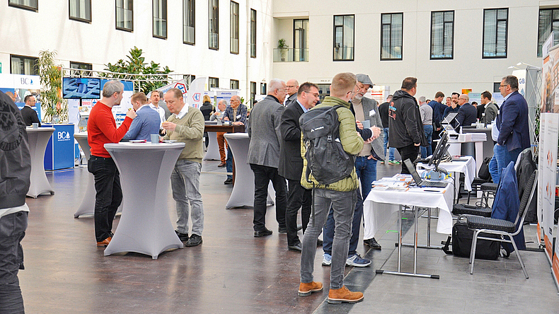 Teilnehmerinnen und Teilnehmer der Schimmelpilzkonferenz im Mercure Hotel MOA Berlin.
