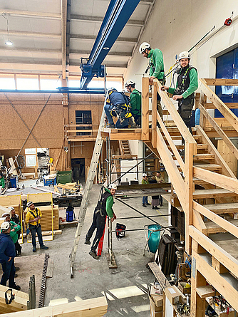 Höhenrettungsübungen und Training im Umgang mit der Persönlichen Schutzausrüstung gegen Absturz