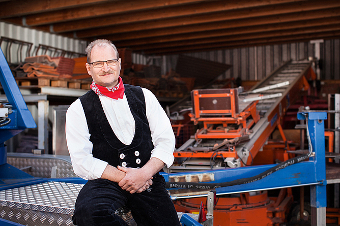 Dachdeckermeister Hans-Jürgen Kahle, Geschäftsführer von Stolberg Bedachungen Portrait von Dachdeckermeister Hans-Jürgen Kahle.