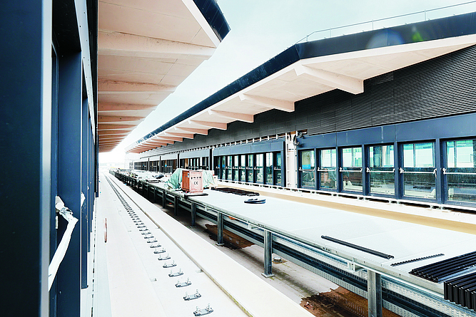 Bau der neuen Sky Line-Bahn am Flughafen Frankfurt.