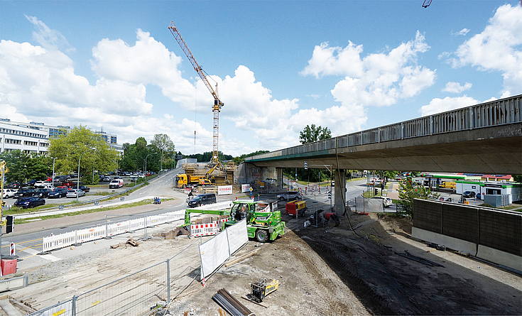 Blick auf Bau des Widerlagers stadteinwärts