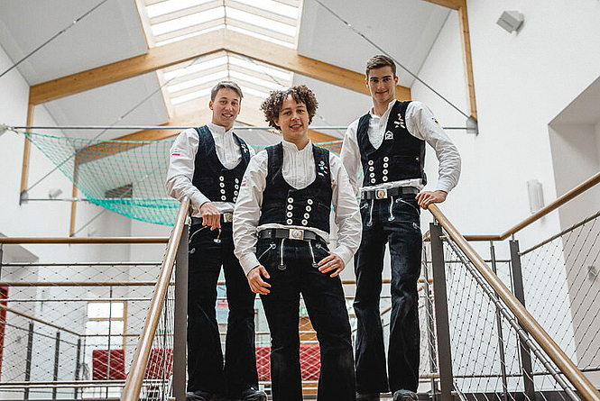 Foto der Zimmerleute Philipp Kaiser, Benedikt Pfister und Marco Schmidt aus dem Team Deutschland