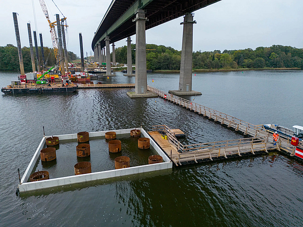 Baustelle der Rader Hochbrücke (A7) über den Nord-Ostseekanal.