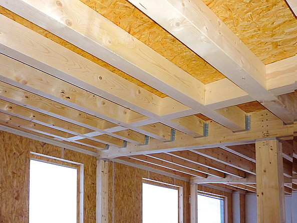 Die Decken wurden als Holzbalkendecken ausgeführt.