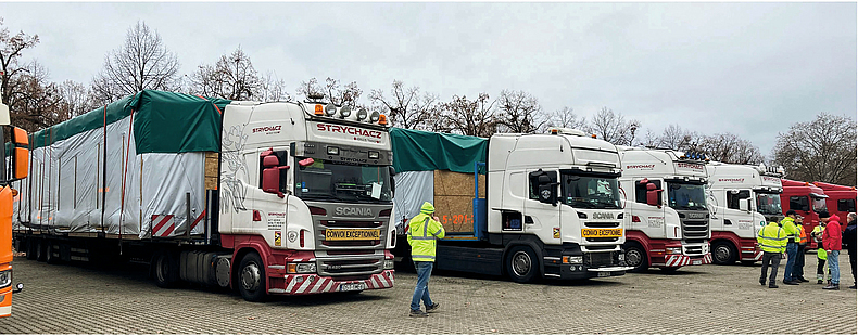 Mit Modulen beladene LKW