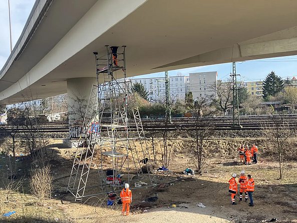 Abriss der Ringbahnbrücke in Berlin.