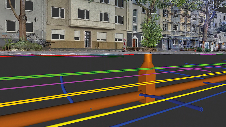 Visualisierung einer Straßenbaustelle mit farbig markierten unterirdischen Leitungen und Rohren unter der Fahrbahn. Im Hintergrund sind Gebäude und Straßenbäume zu sehen.