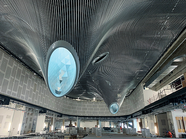 Deckenkonstruktion am Marktplatz des Terminals 3, Flughafen Frankfurt.