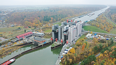 Blick aus der Vogelperspektive auf den Elbe-Seitenkanal und das dort befindliche Schiffshebewerk