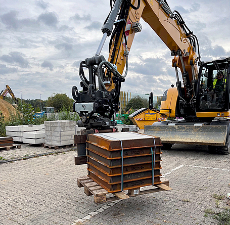 Betrieb von Palettengabeln an Hydraulikbaggern.