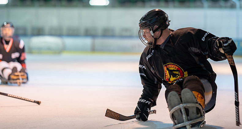 Jacob Wolff beim Eishockeytraining in Bremen.