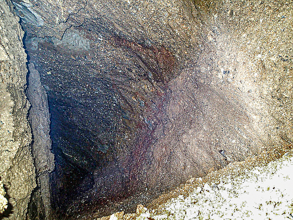 Blick in ein Gesteinsloch