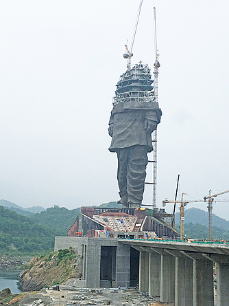 Die „Statue der Einheit“ befindet sich in Gujarat, dem westlichsten Bundesstaat Indiens. Sie ist die höchste Statue der Welt. Mit Stahl, Beton und Bronzeverkleidung nahm hier die Statue Form an. Für die Fassadenanwendungen wurden Bolzenanker eingesetzt.