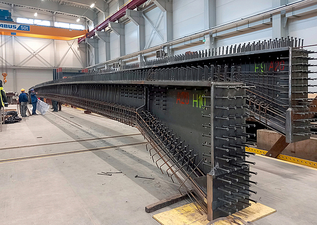 Werkseitige Herstellung der Doppelverbundträger Brückenbau am Blumberger Damm in Berlin.