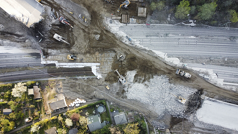 Abriss der Ringbahnbrücke in Berlin.