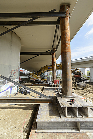 Abriss der Ringbahnbrücke in Berlin