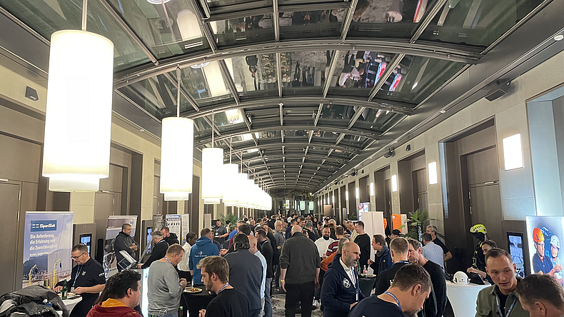 Fachausstellung auf dem 9. Fachkongress für Absturzsicherheit 2025.