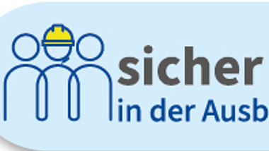 Signet des BG BAU Programms sicher + gesund in der Ausbildung.