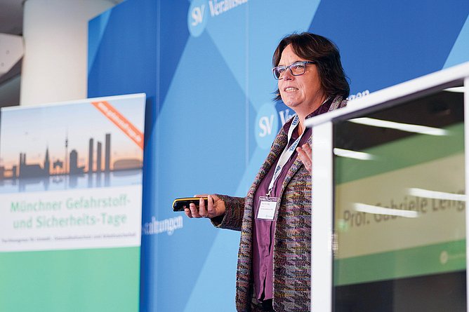 Dr. Gabriele Leng bei ihrem Vortrag