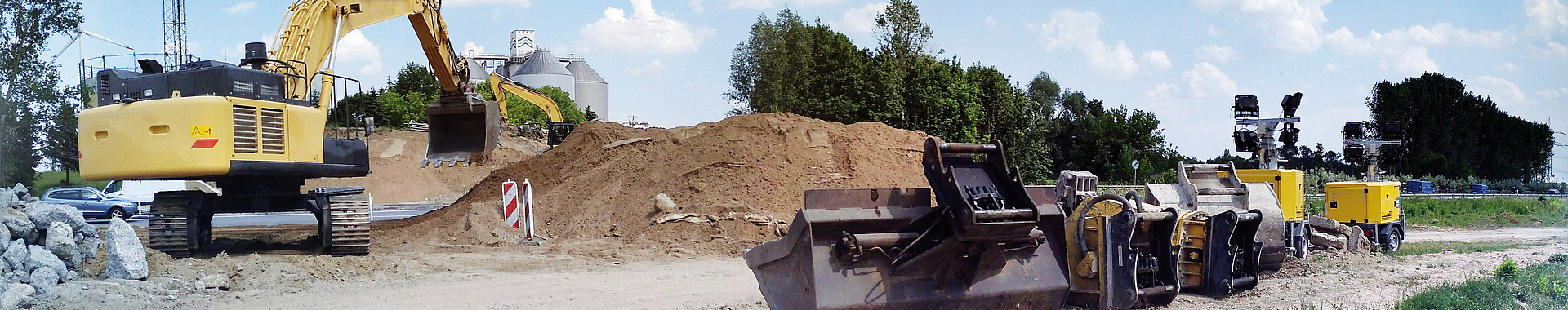 Anbaugeräte für verschiedene Anwendungen können über Schnellwechseleinrichtungen mit dem Bagger verbunden werden.