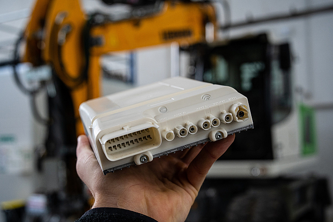 Das Connectivity-Modul verbindet Baumaschinen mit der Baustellen-Cloud.