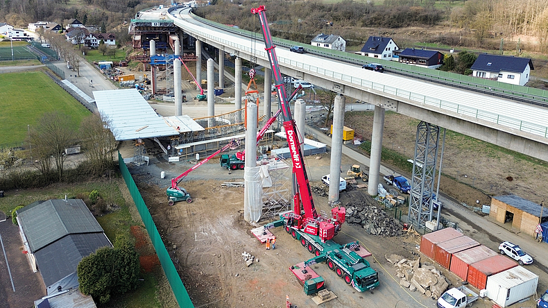 Baustelle für den Abbruch und Neubau der Talbrücke Sechshelden.