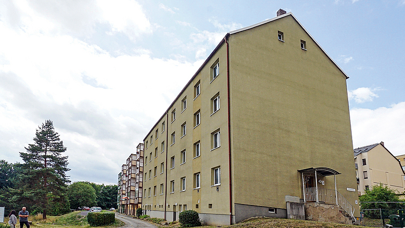 Das Gebäude vor der seriellen Modernisierung in Greiz.