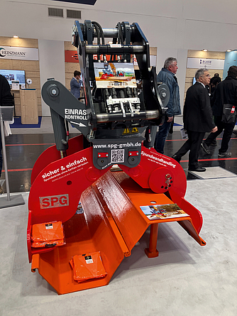 Spundwandgreifer zum sicheren Transport von Kanaldielen, Spundwandprofilen und Doppel-T-Trägern SPG Spundwandgreifer mit eingebauter Sicherung der Verriegelung.