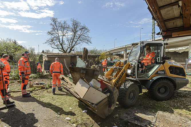 Abriss der Ringbahnbrücke in Berlin.