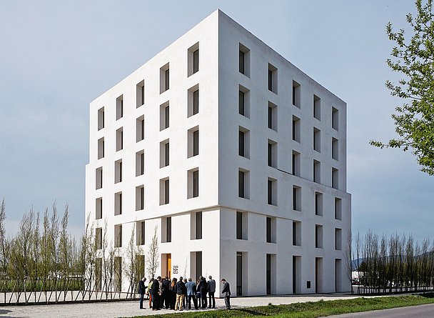 Das Bürogebäude „2226“ in Lustenau: keine Heizung, Lüftung und Kühlung nötig dank Bauteilaktivierung Das Bürogebäude „2226“ in Lustenau: keine Heizung, Lüftung und Kühlung nötig dank Bauteilaktivierung