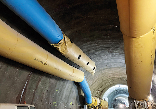 Funktionsprinzipt Lochlutte: Den gesamten Tunnel durchzieht in Längsrichtung ein durchlöchertes Kunststoffrohr, das Staub einsaugt und in die Entstaubungsanlagen leitet.