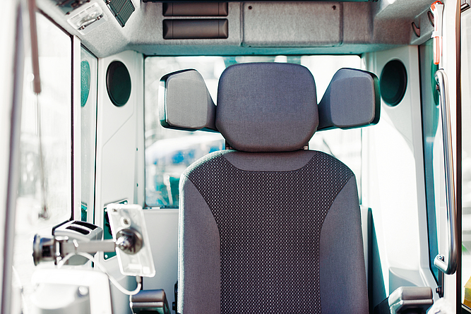Die „ANCOR“- Lautsprecher sind paarweisein der Kopfstütze des Fahrersitzesintegriert. Allerdings darf es durch den Einsatz des Systems nicht zu Sichteinschränkungen kommen.